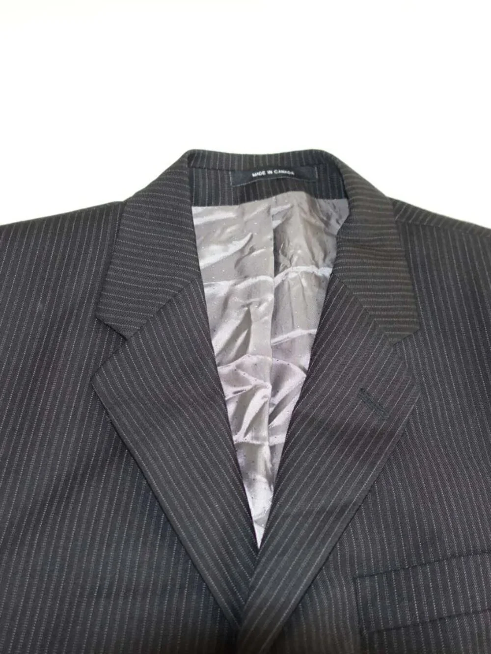 Calvin Klein Men's 3 Button Suit Size 38 Regular 32 x 30 Black 100% Wool Striped